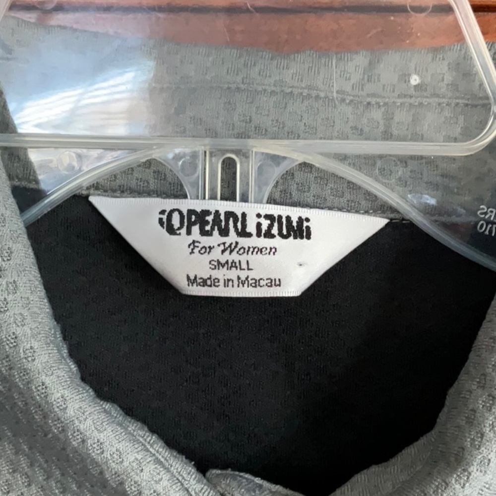 These are sweet Pearl Izumi polyester snap front shirts. Size small. - Picture 2 of 2